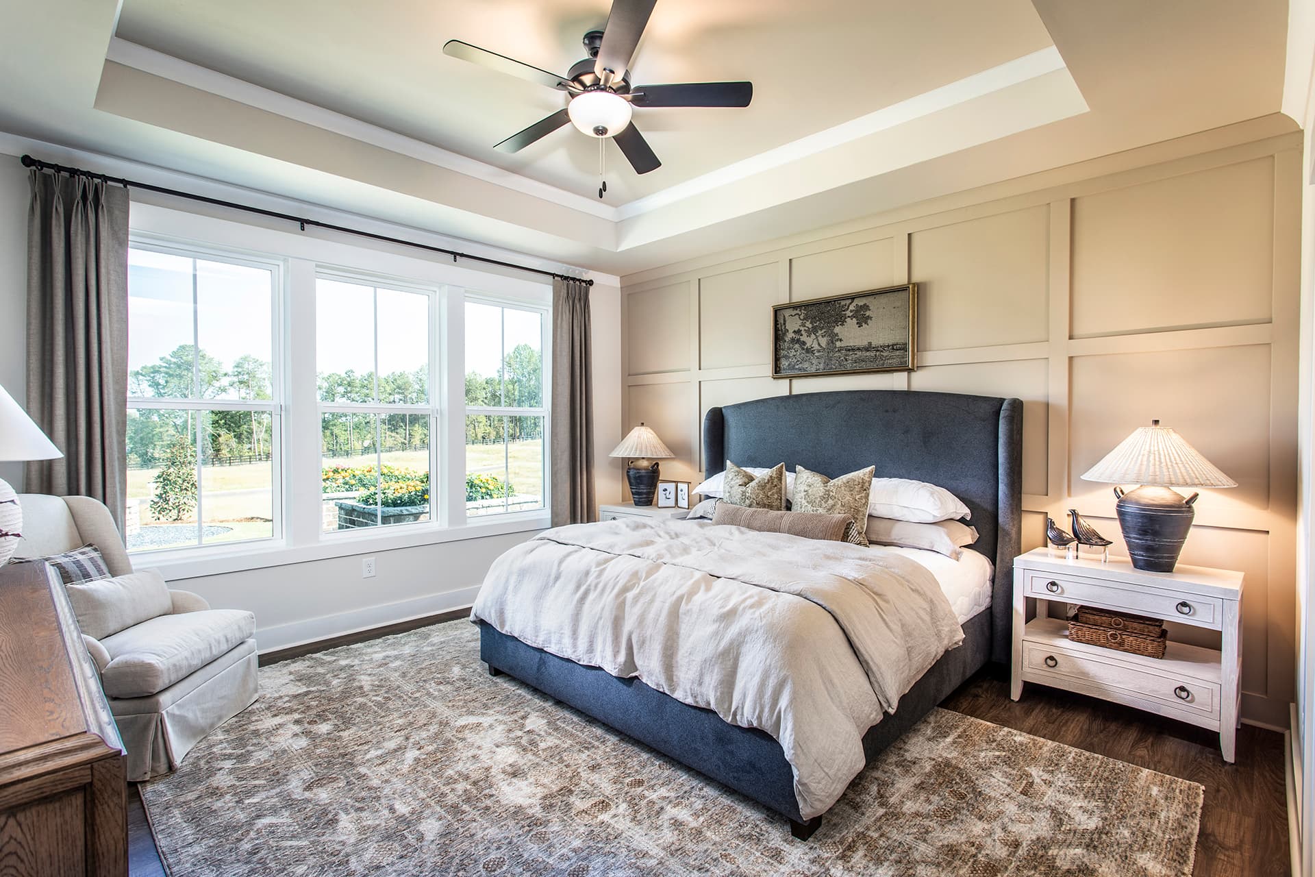 primary bedroom with plank floors & en-suite bath