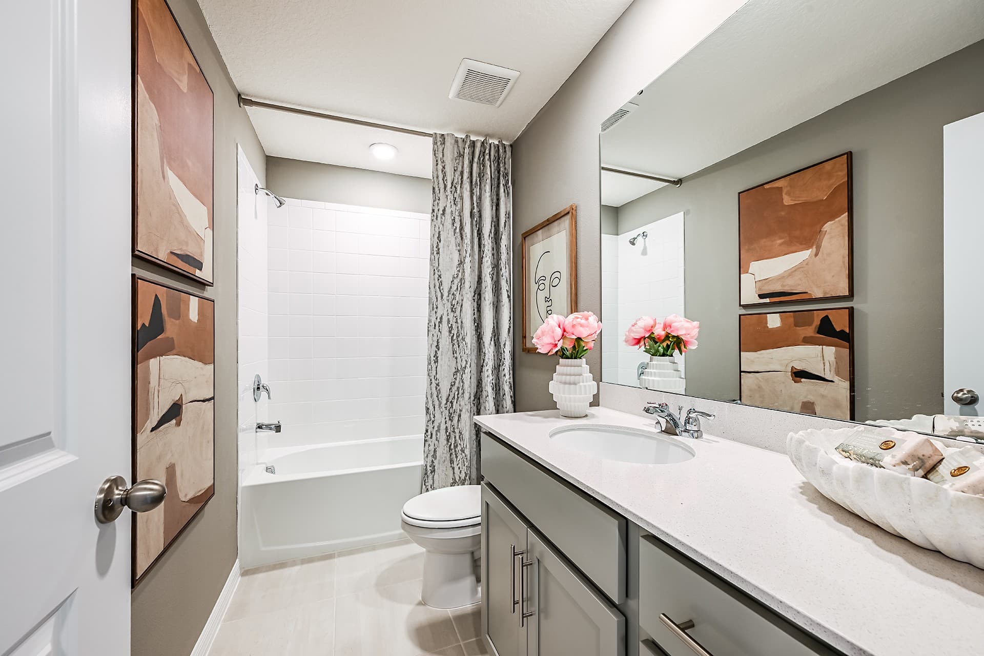 secondary bathroom with combo shower and tub