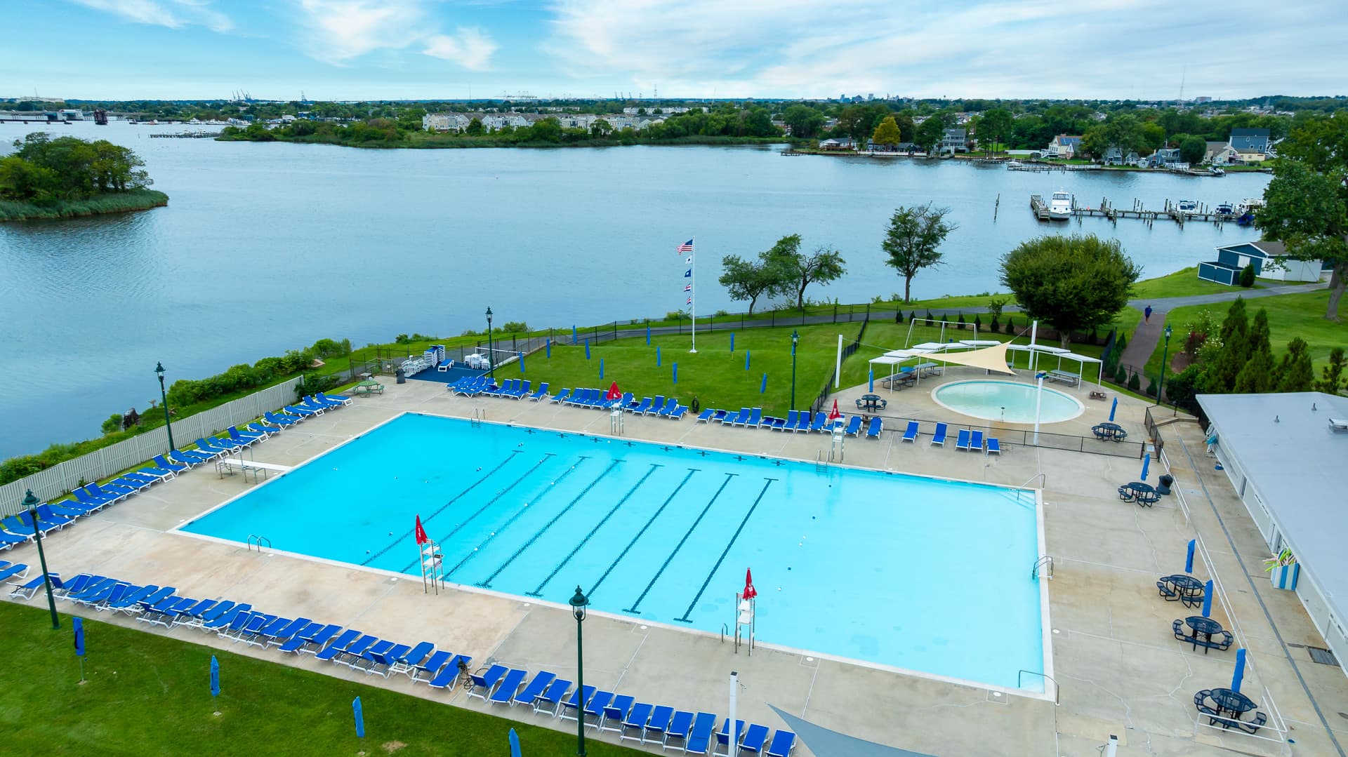 overview look of the pool and the water views
