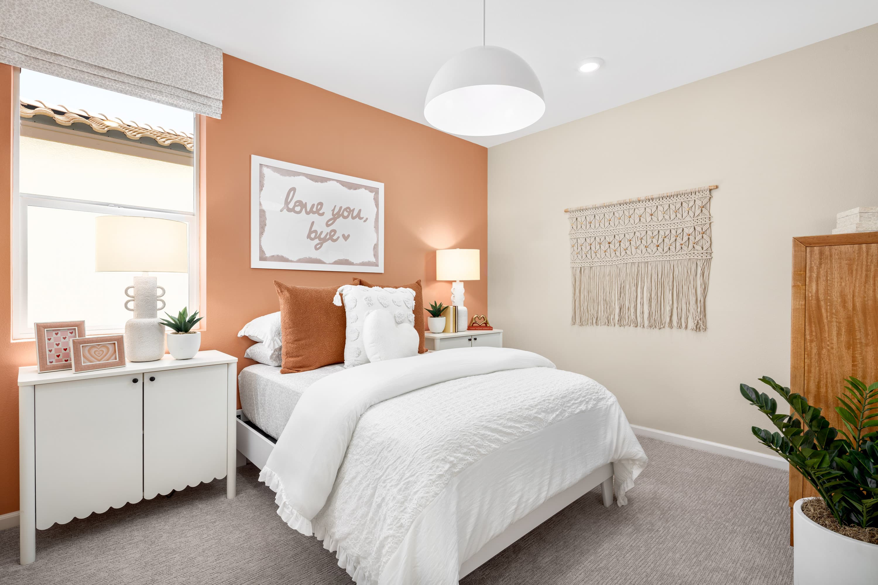 bedroom with twin bed and dressers