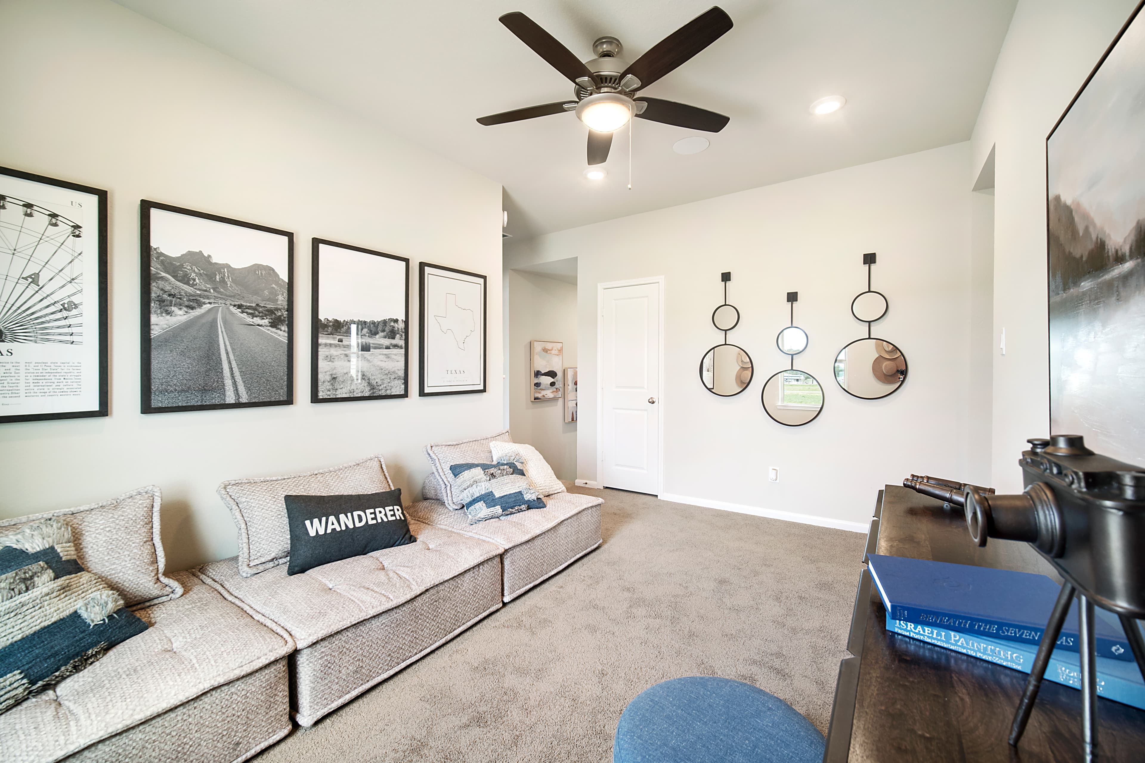 versatile gameroom with carpet flooring